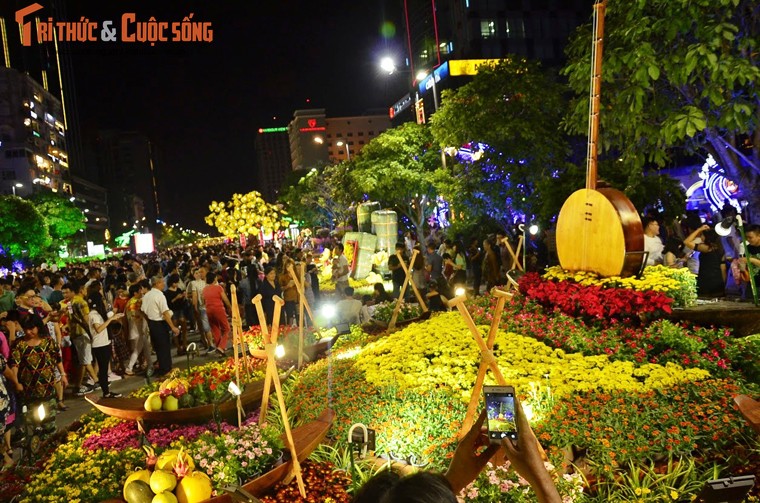 Duong hoa Nguyen Hue van ruc ro khoe sac trong ngay be mac-Hinh-3